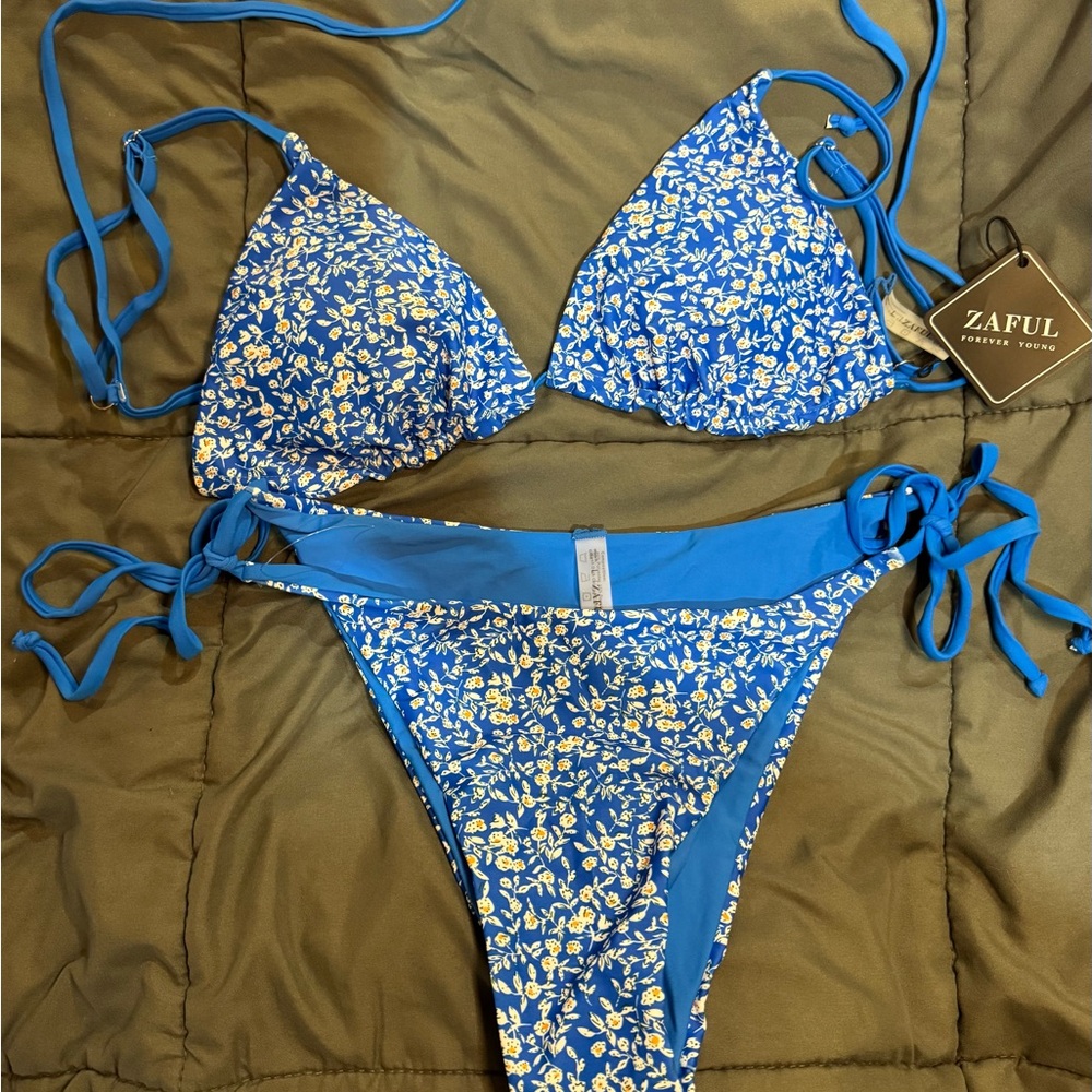 Zaful Blue and White Floral Triangle Bikini